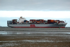 Containerschiff_01.jpg